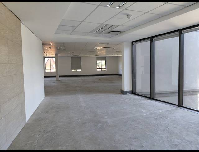 329M² OFFICE TO LET IN MAGALIESSIG
